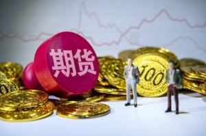 如何进行期货交易？这种交易策略在不同市场条件下有何效果？