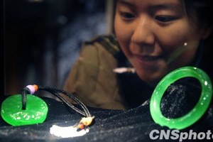 金属期货的投资优势和风险是什么？这些因素如何影响投资决策？