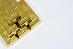 如何看待黄金涨跌与外盘的关系？这种关系的稳定性如何？