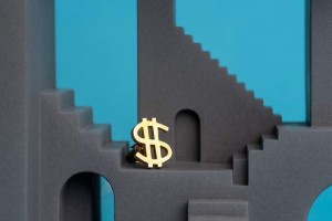 如何分析期货的现货市场？这种分析对投资决策有何指导意义？